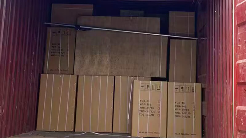 30升35升液氮罐出口裝車(chē),發(fā)往新加坡